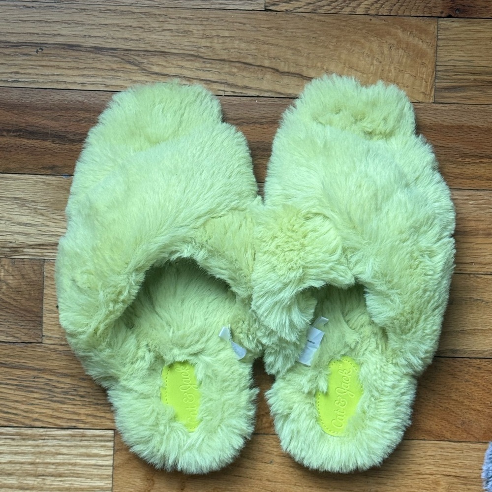 Cat&Jack Kids Fluffy Lime Green Slippers size 2/3